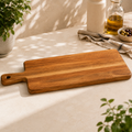 Planche de service en bois d’acacia avec poignée